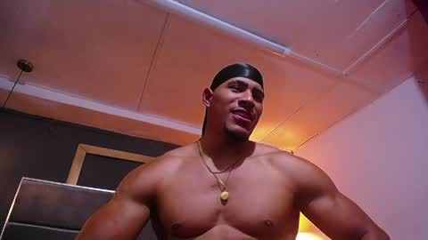 adam_fit19cm online show from 05.04.26