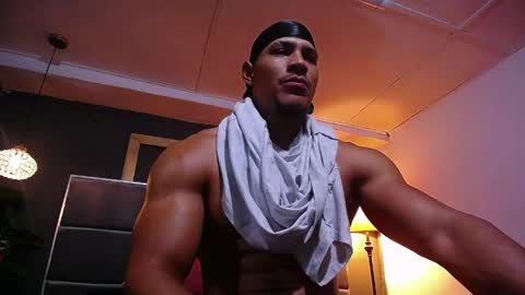 adam_fit19cm online show from 05.05.26