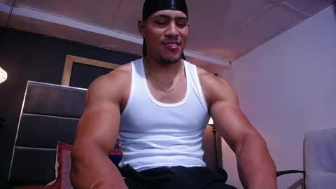 adam_fit19cm online show from 06.08.26