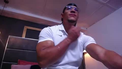 adam_fit19cm online show from 06.11.26