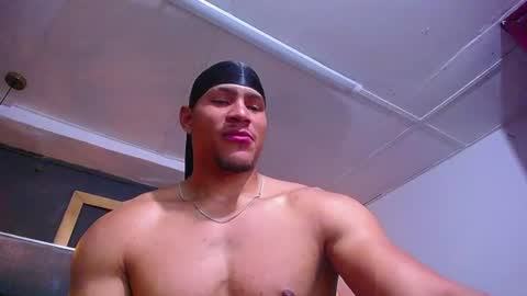 adam_fit19cm online show from 07.07.26