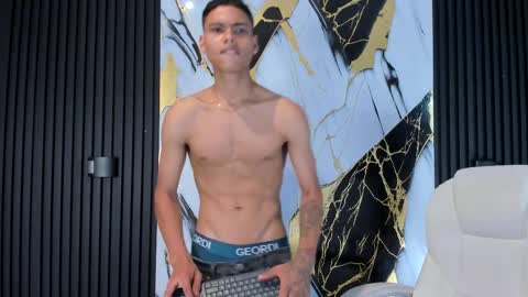 Snapshot of adam_piarse chatting on 03.02.25 adam_piarse online show from 03.02.25