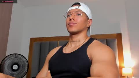 Snapshot of adambrocs1 chatting on 03.05.25 adambrocs1 online show from 03.05.25