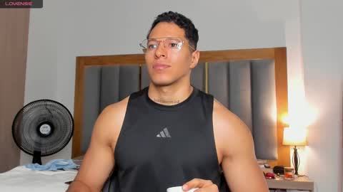 Snapshot of adambrocs1 chatting on 03.07.25 adambrocs1 online show from 03.07.25