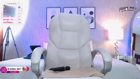 Snapshot of adara_lee chatting on 02.26.26 sofi online show from 02.26.26