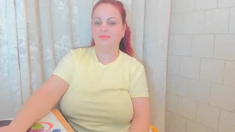 Snapshot of adelamilfsexy chatting on 01.05.25 izabellamilf online show from 01.05.25