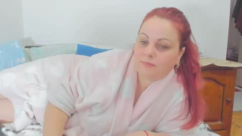 Snapshot of adelamilfsexy chatting on 02.23.25 izabellamilf online show from 02.23.25