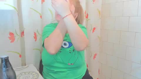 Snapshot of adelamilfsexy chatting on 03.09.25 izabellamilf online show from 03.09.25