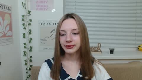 Snapshot of adele0_0 chatting on 01.05.25 Adele online show from 01.05.25