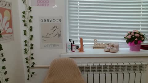 Snapshot of adele0_0 chatting on 02.16.25 Adele online show from 02.16.25