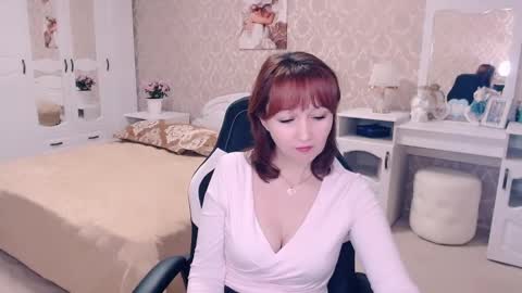 Snapshot of adelemoran chatting on 01.24.25 AdeleMoran online show from 01.24.25