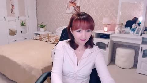 Snapshot of adelemoran chatting on 02.01.25 AdeleMoran online show from 02.01.25