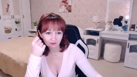 Snapshot of adelemoran chatting on 03.08.25 AdeleMoran online show from 03.08.25