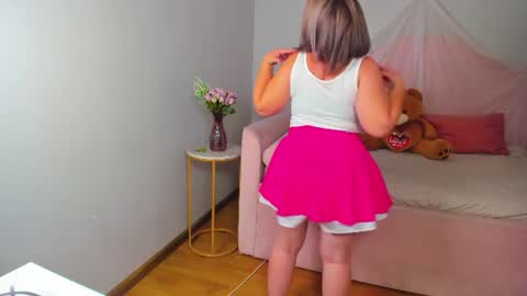 AdeleRavelle online show from 07.07.26
