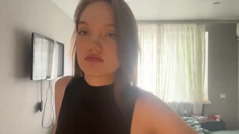 Snapshot of adelinescherzer chatting on 07.28.26 Mia online show from 07.28.26