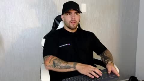 Snapshot of ades_lowe chatting on 09.22.25 Ades online show from 09.22.25