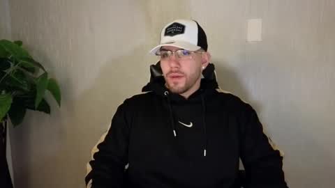 Snapshot of ades_lowe chatting on 10.11.25 Ades online show from 10.11.25