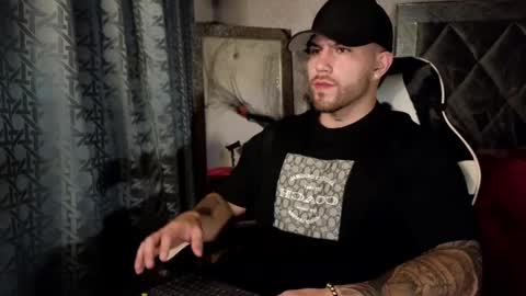 Snapshot of ades_lowe chatting on 10.12.25 Ades online show from 10.12.25