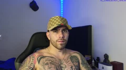 Snapshot of ades_lowe chatting on 01.18.26 Ades online show from 01.18.26