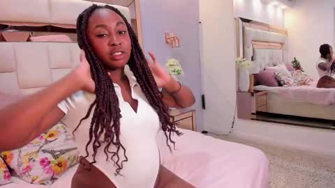 Snapshot of adhara_mosquera chatting on 11.28.25 Adhara Mosquera online show from 11.28.25