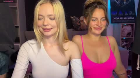 Snapshot of adrenaline_lush chatting on 06.11.26 Dorothy Mayfield online show from 06.11.26