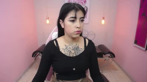 Snapshot of adri_gomez_1 chatting on 05.05.26 Adri online show from 05.05.26