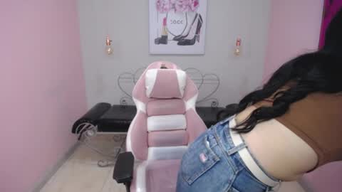 Snapshot of adri_gomez_1 chatting on 05.06.26 Adri online show from 05.06.26