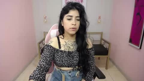 Snapshot of adri_gomez_1 chatting on 05.13.26 Adri online show from 05.13.26