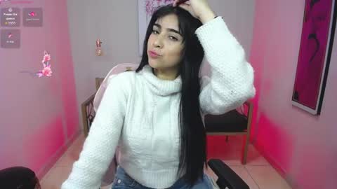 Snapshot of adri_gomez_1 chatting on 05.19.26 Adri online show from 05.19.26