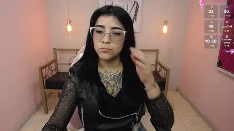 Snapshot of adri_gomez_1 chatting on 05.28.26 Adri online show from 05.28.26