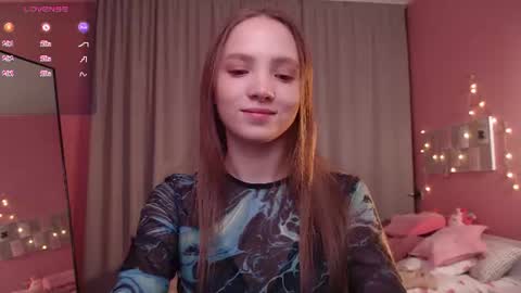 Snapshot of adria_arjona chatting on 06.24.26 Eva online show from 06.24.26