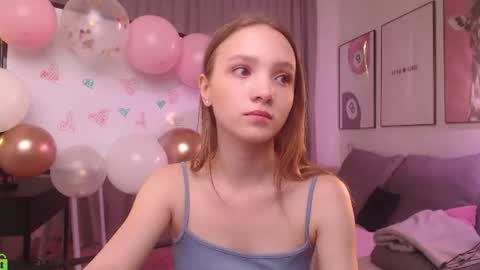 Snapshot of adria_arjona chatting on 07.05.26 Eva online show from 07.05.26