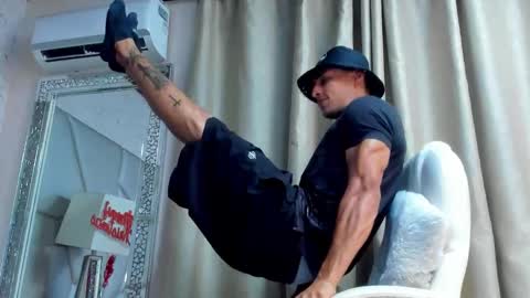   online show from 12.05.25