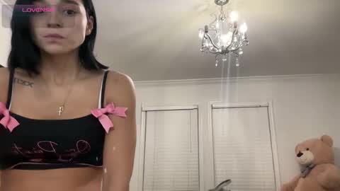 Snapshot of adriannarodriguez chatting on 11.10.25 Adrianna online show from 11.10.25