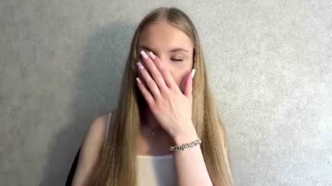 Caroline online show from 06.12.26