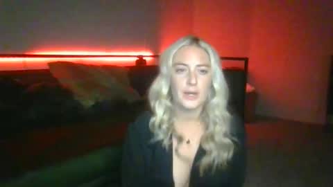 Snapshot of adventureswithsmitty chatting on 12.01.25 adventureswithsmitty online show from 12.01.25