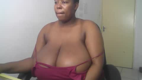Snapshot of africanbusty chatting on 09.08.25 ONLYFAN-Africanbusty online show from 09.08.25