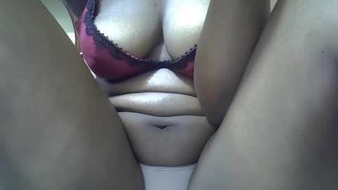 Snapshot of africanngirl chatting on 12.26.24 africanngirl online show from 12.26.24