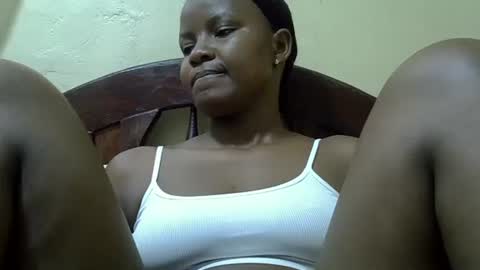 Snapshot of africanngirl chatting on 01.03.25 africanngirl online show from 01.03.25