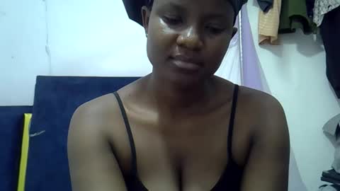 Snapshot of africanngirl chatting on 10.01.25 africanngirl online show from 10.01.25