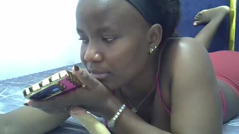 Snapshot of africanngirl chatting on 10.13.25 africanngirl online show from 10.13.25