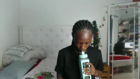 Snapshot of africanpetitequeen chatting on 01.10.25 CIARA online show from 01.10.25