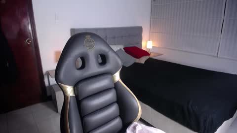 Agatha Bellucci  online show from 10.28.25