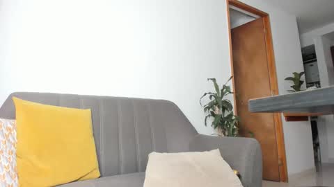 Snapshot of agelinaferrara chatting on 10.25.25 Sara Mesa online show from 10.25.25