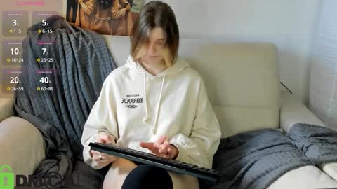 Snapshot of agnes_passero chatting on 09.18.25 Agnes online show from 09.18.25