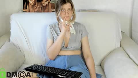 Snapshot of agnes_passero chatting on 09.19.25 Agnes online show from 09.19.25