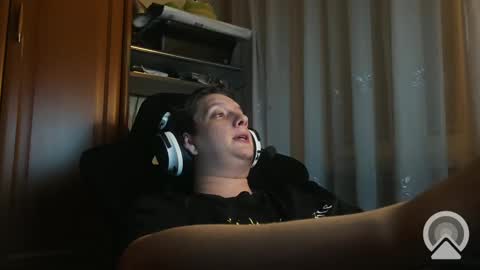 Snapshot of agnesmax chatting on 12.25.24 Agn online show from 12.25.24