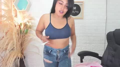 Snapshot of ahisha09 chatting on 02.05.25 Ahisha online show from 02.05.25