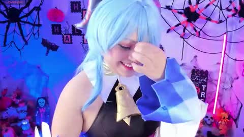 Snapshot of ahri_elderwood chatting on 10.31.25 Ahri help me get to 100 online show from 10.31.25