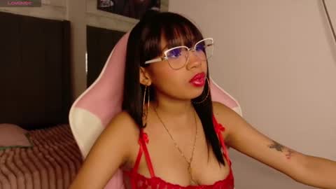 Snapshot of aida_princess chatting on 10.14.25 Aida online show from 10.14.25
